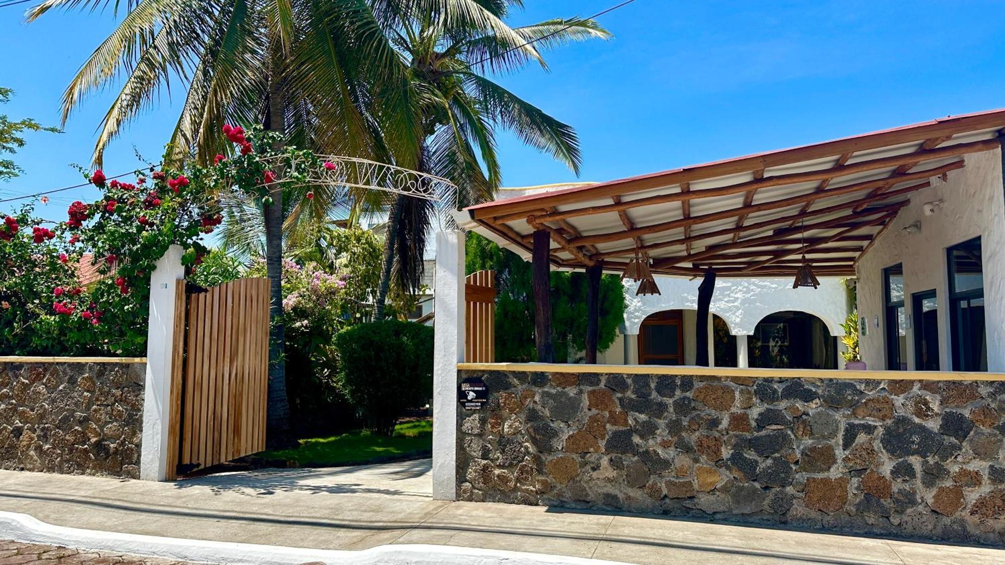 Hostal Suenos Silvestres Puerto Ayora  Exterior foto